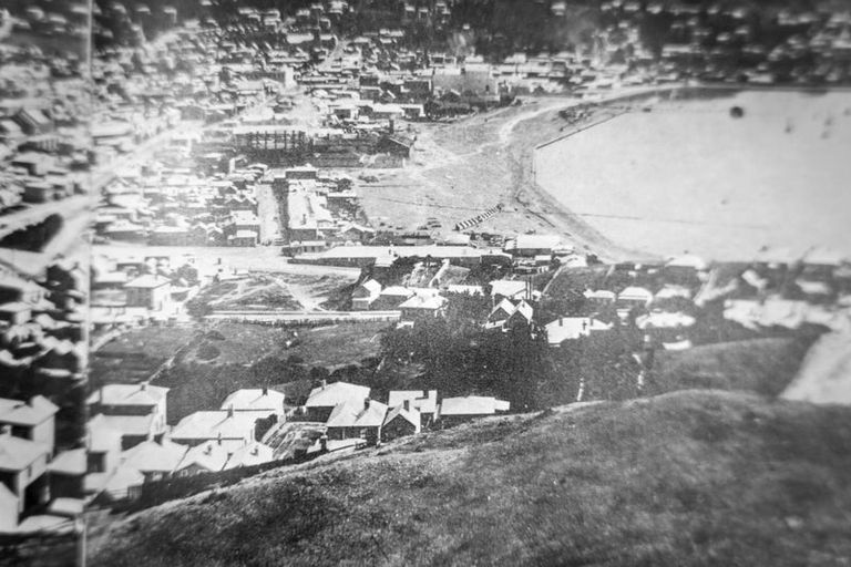 Photo of property in 30 Roxburgh Street, Mount Victoria, Wellington, 6011