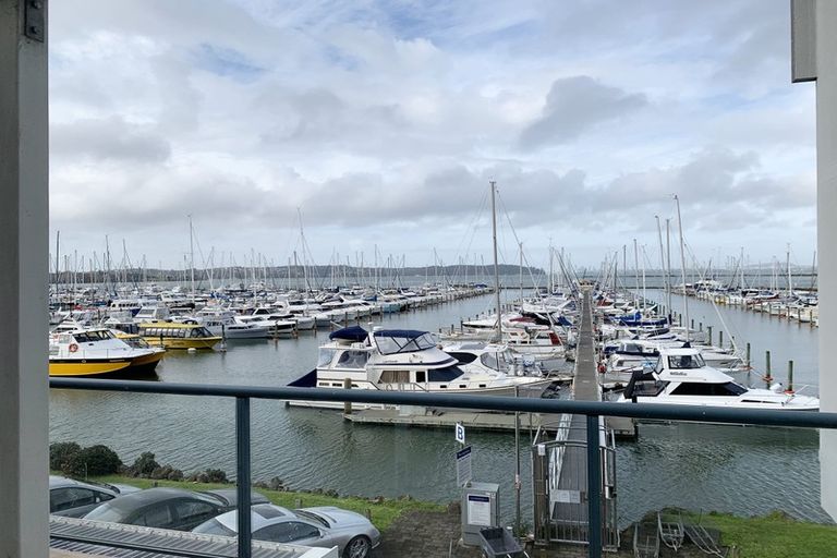 Photo of property in 16/15 Clearwater Cove, West Harbour, Auckland, 0618