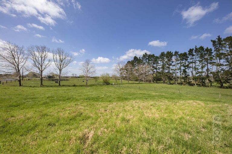 Photo of property in 30 Riverland Road, Kumeu, 0892