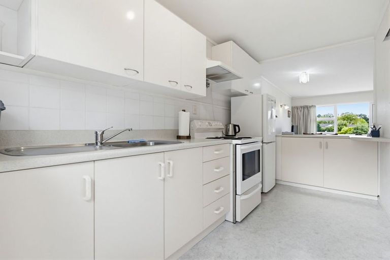 Photo of property in 10/16 Willerton Avenue, New Lynn, Auckland, 0600