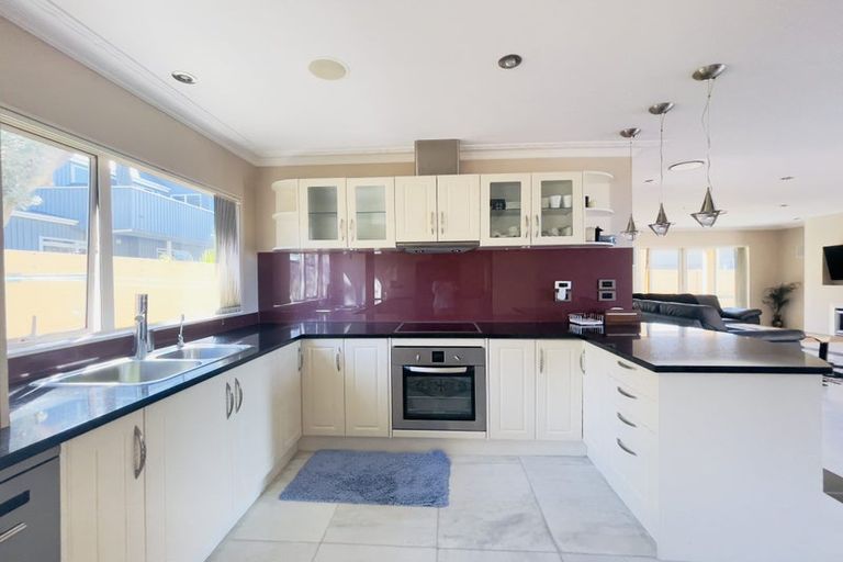 Photo of property in 51a The Esplanade, Eastern Beach, Auckland, 2012