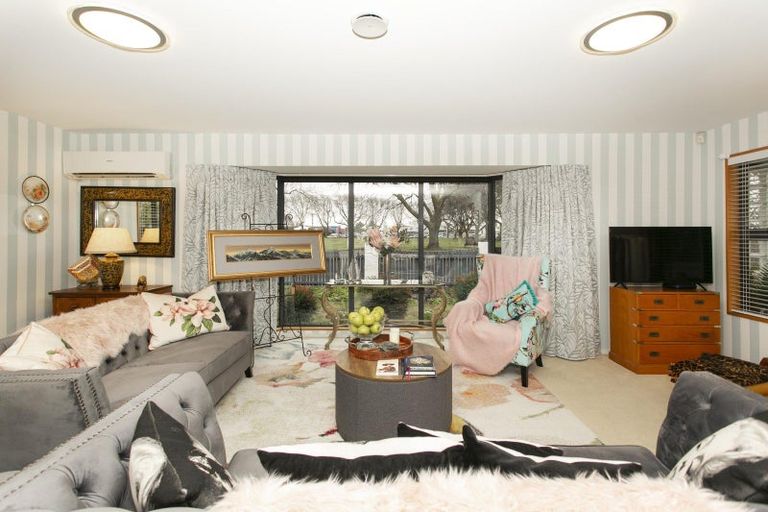 Photo of property in 21 Mona Square, Ashburton, 7700