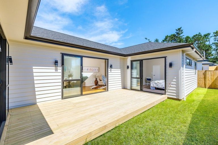 Photo of property in 4 Konoba Avenue, Kumeu, 0810