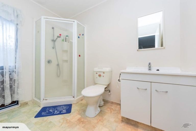Photo of property in 15 Frank Bunce Grove, Flat Bush, Auckland, 2019