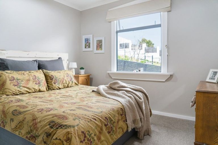 Photo of property in 7 Burns Street, Westown, New Plymouth, 4310