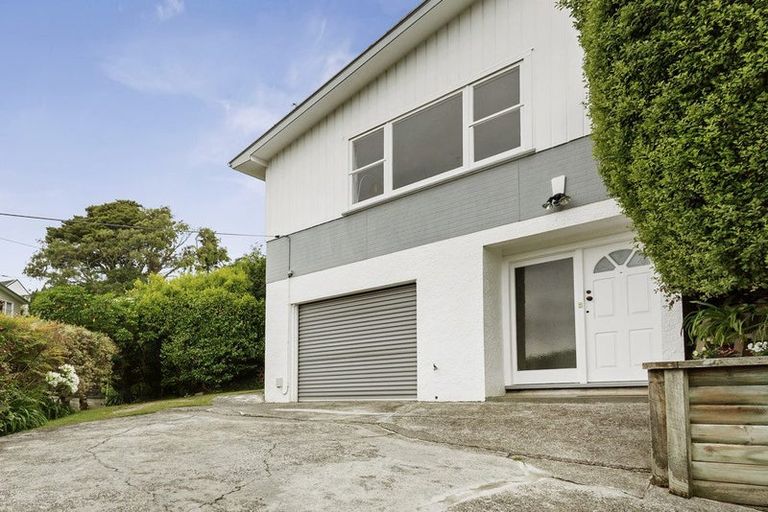 Photo of property in 114 Redwood Avenue, Tawa, Wellington, 5028