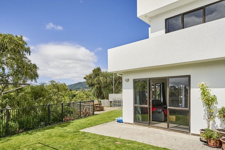 Photo of property in 17 Olivia Crescent, Tawa, Wellington, 5028
