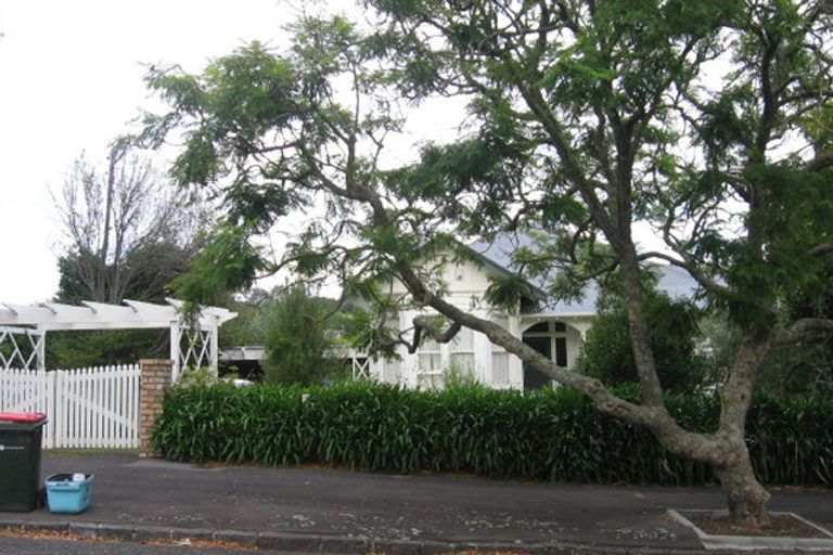 Photo of property in 98 Waiatarua Road, Remuera, Auckland, 1050