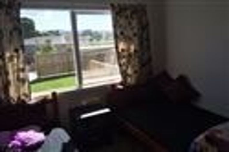 Photo of property in 10 Kaikoura Street, Henderson, Auckland, 0612