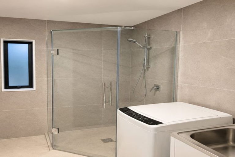 Photo of property in 28b Coburg Street, Henderson, Auckland, 0612