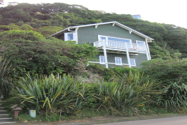 Photo of property in 425 Karaka Bay Road, Karaka Bays, Wellington, 6022