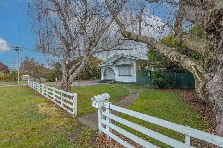 Photo of property in 16 Lyon Street, Marton, 4710