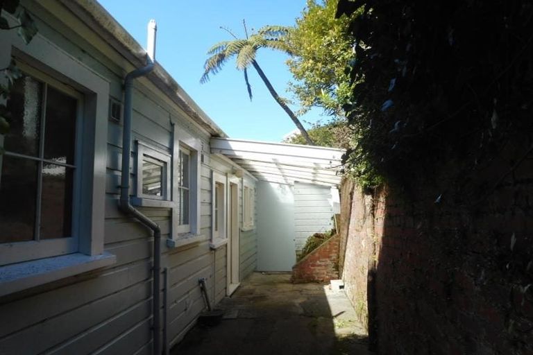 Photo of property in 82 Kelburn Parade, Kelburn, Wellington, 6012