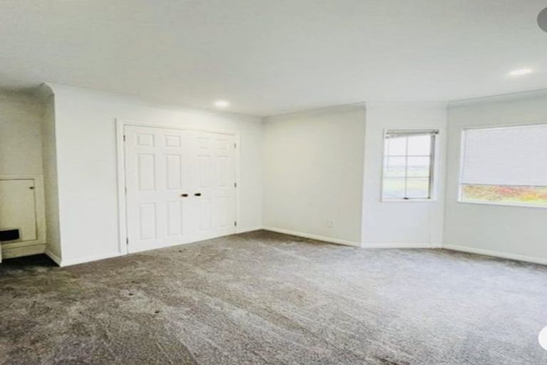 Photo of property in 11 Bream Revel Way, Karaka, Papakura, 2580