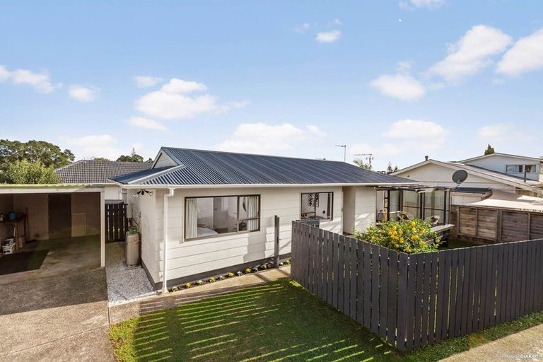 Photo of property in 2/15 Margan Avenue, New Lynn, Auckland, 0600