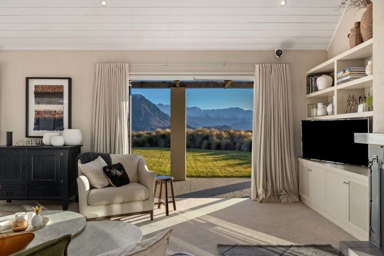 Photo of property in 24 Briar Bank Drive, Wanaka, 9305