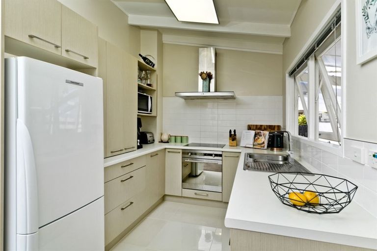 Photo of property in 7 Porter Avenue, Te Atatu South, Auckland, 0610