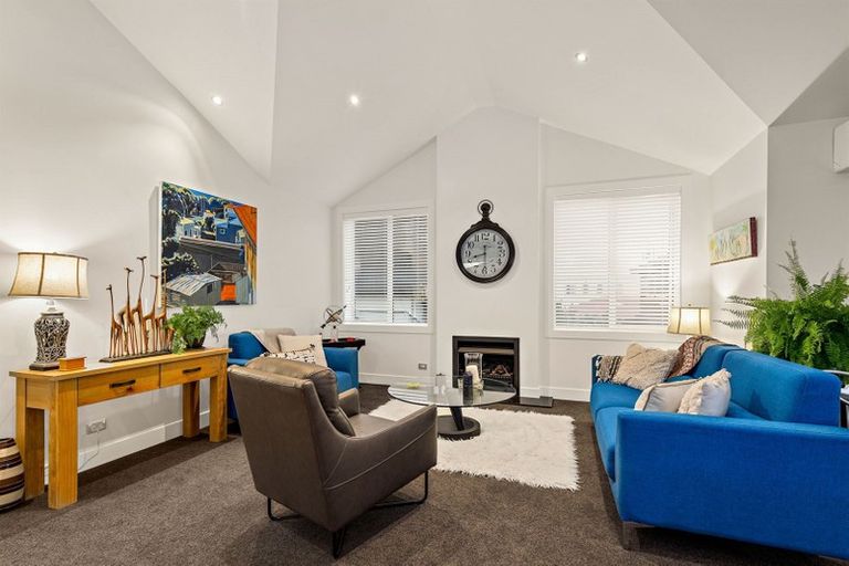 Photo of property in 6 Miri Road, Rothesay Bay, Auckland, 0630