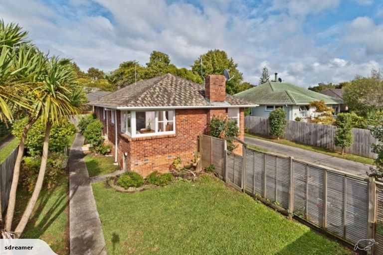 Photo of property in 22 Lynden Avenue, Hillcrest, Auckland, 0627