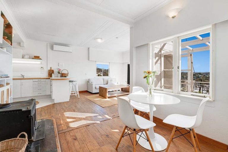 Photo of property in 43 Surf Road, Stanmore Bay, Whangaparaoa, 0932