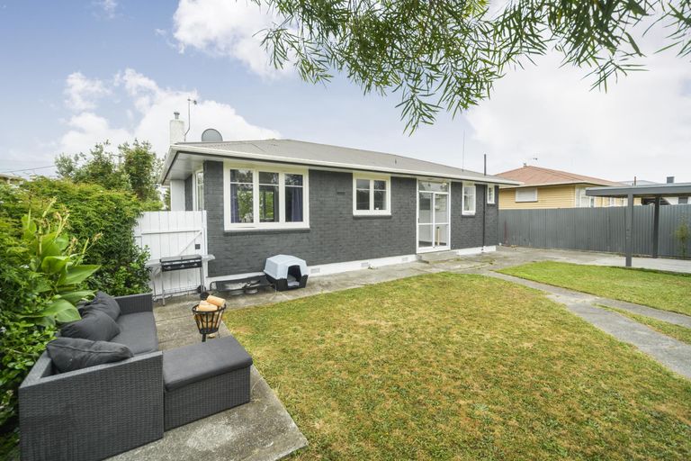 Photo of property in 17 Peters Avenue, Cloverlea, Palmerston North, 4412