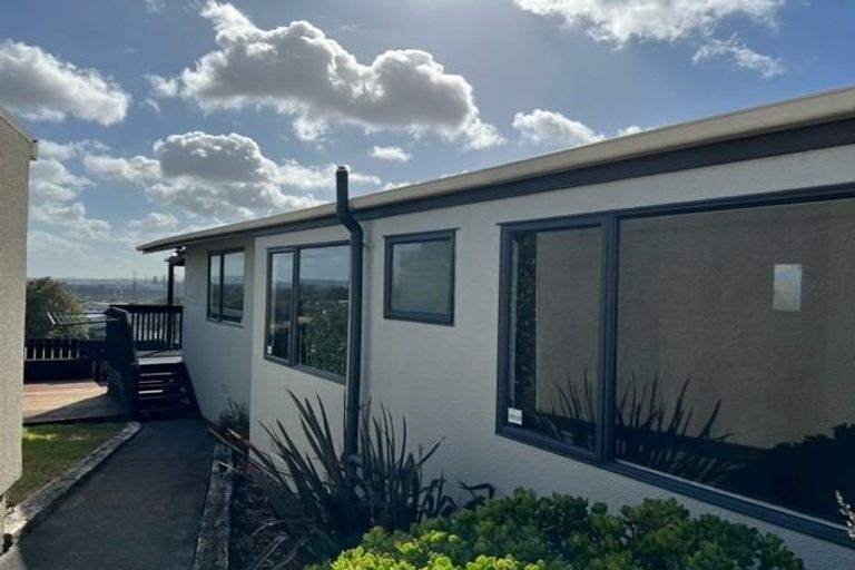 Photo of property in 21 Denarius Lane, Glendene, Auckland, 0602