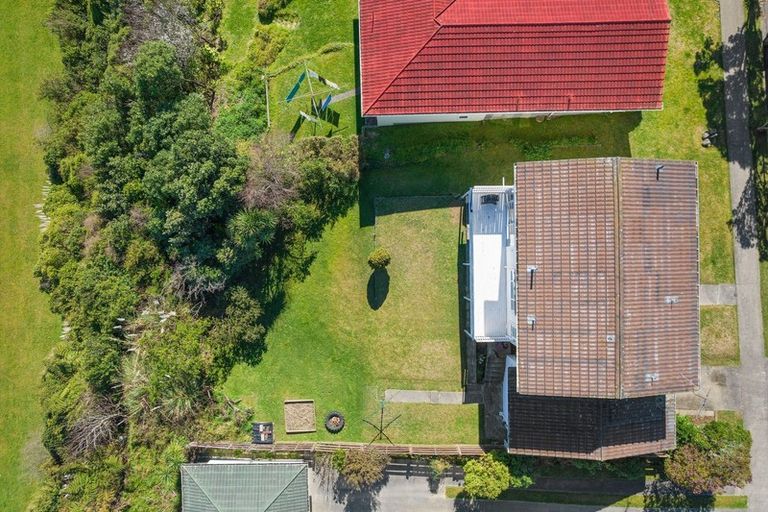 Photo of property in 12 Lupin Terrace, Tawa, Wellington, 5028