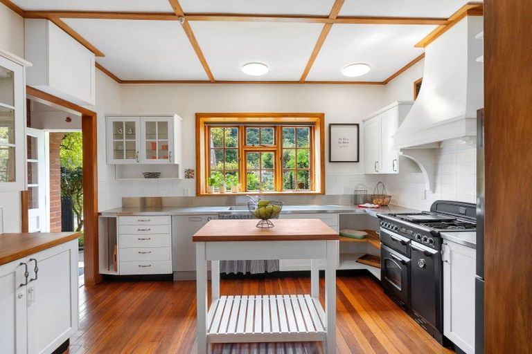 Photo of property in 10 Maire Street, Eastbourne, Lower Hutt, 5013