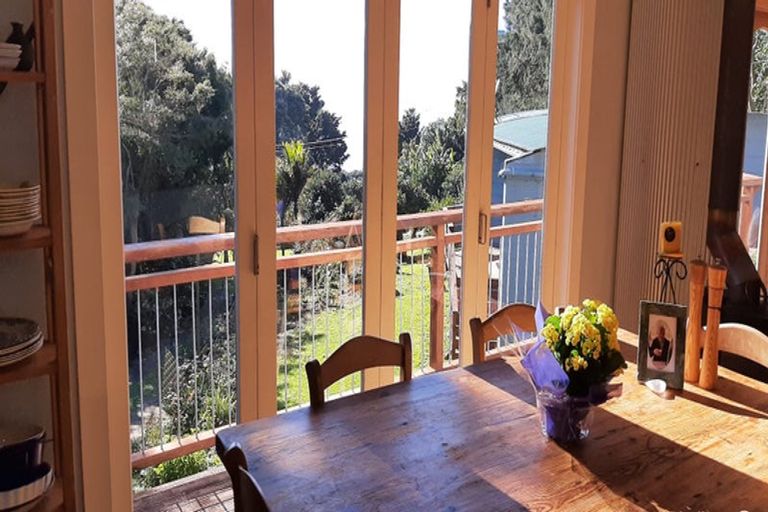 Photo of property in 95 Cornwallis Road, Cornwallis, Auckland, 0604