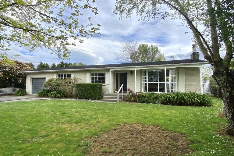 Photo of property in 14 Papawai Road, Greytown, 5712