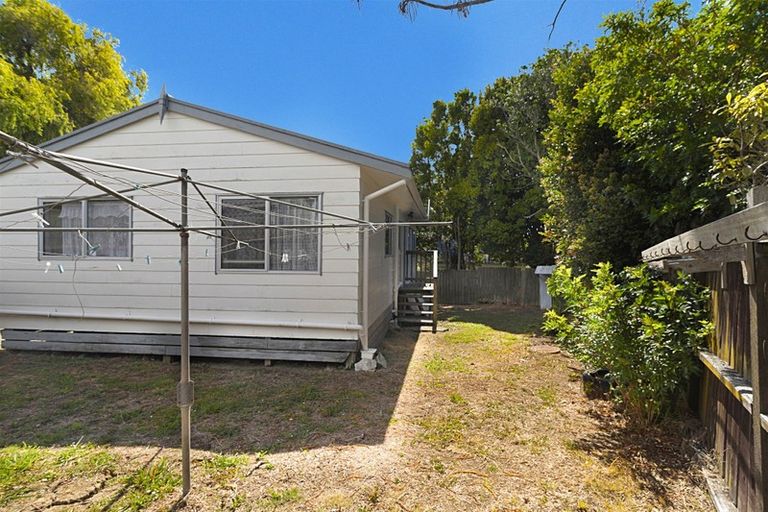 Photo of property in 72a Astley Avenue, New Lynn, Auckland, 0600