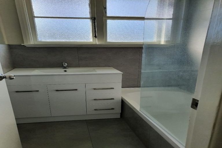 Photo of property in 31 Douglas Crescent, Fairfield, Hamilton, 3214