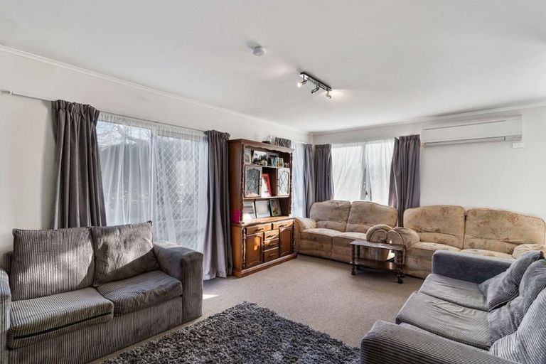 Photo of property in 21 Adel Place, Weymouth, Auckland, 2103
