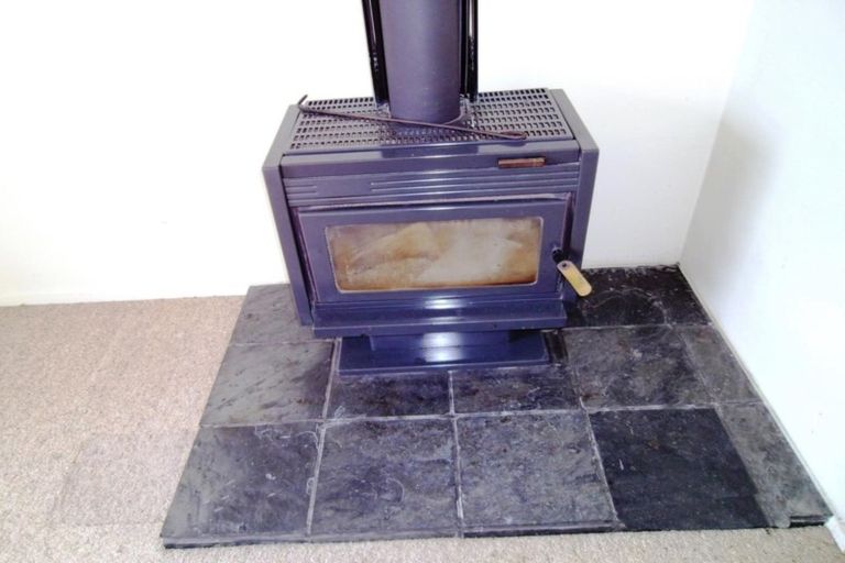 Photo of property in 10 Colenso Place, Otaki Beach, Otaki, 5512