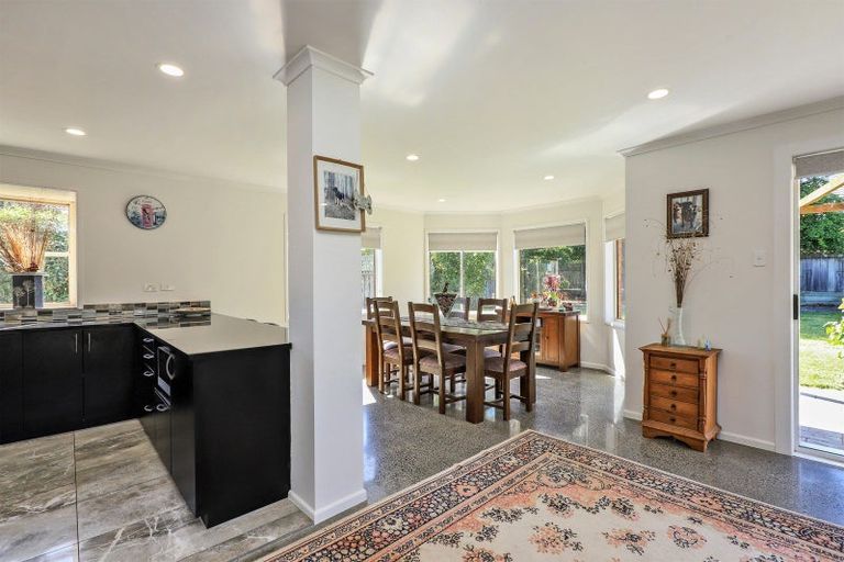 Photo of property in 28 Arataki Road, Havelock North, 4130