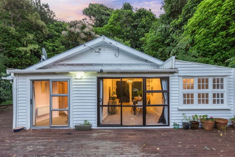 Photo of property in 1/45 Airlie Road, Plimmerton, Porirua, 5026