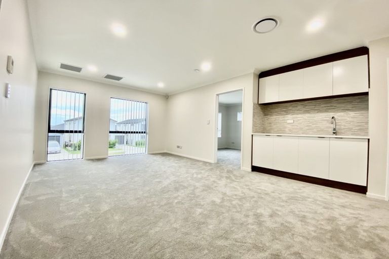 Photo of property in 5 Cloonlyon Drive, Flat Bush, Auckland, 2019