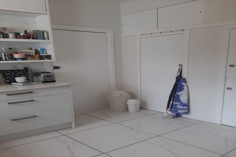 Photo of property in 100 Kelburn Parade, Kelburn, Wellington, 6012