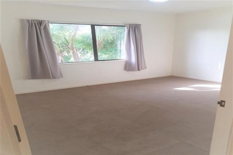 Photo of property in 2/21 Walnut Lane, Browns Bay, Auckland, 0630