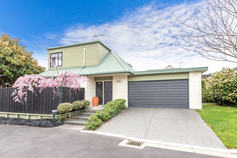 Photo of property in 2/8 Herbs Place, Cashmere, Christchurch, 8022