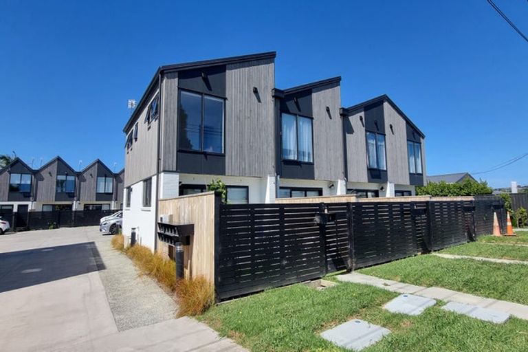 Photo of property in 4/12 Tawa Road, Te Atatu Peninsula, Auckland, 0610