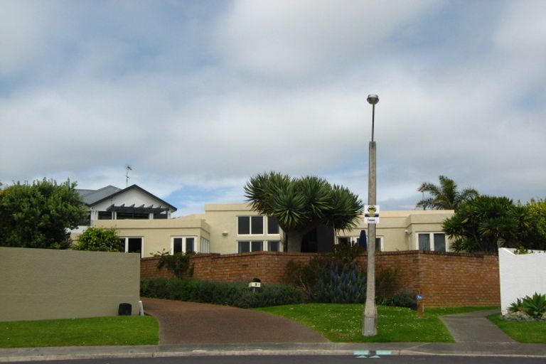 Photo of property in 1 Pacific Parade, Army Bay, Whangaparaoa, 0930
