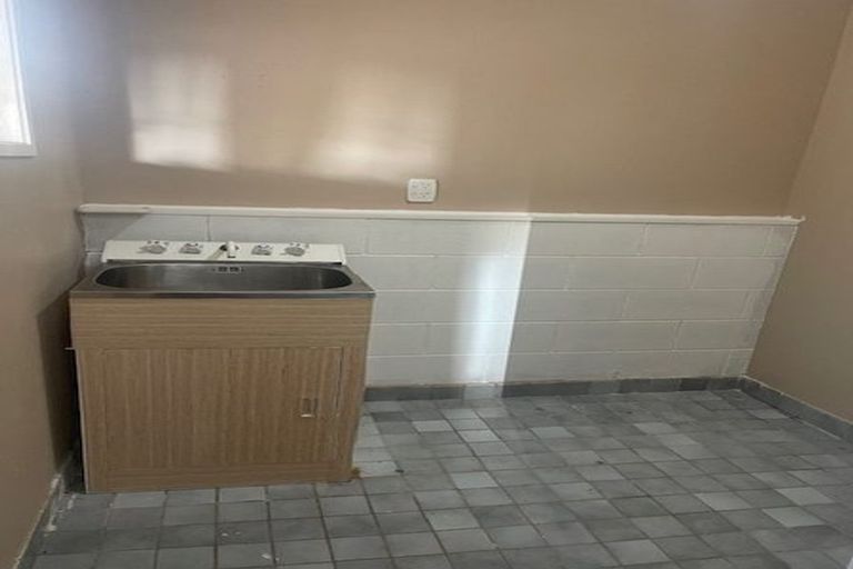 Photo of property in 9 Gwenand Place, Botany Downs, Auckland, 2010