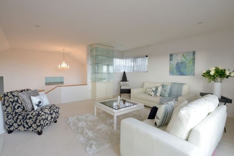 Photo of property in 32 Currell Way, Somerville, Auckland, 2014