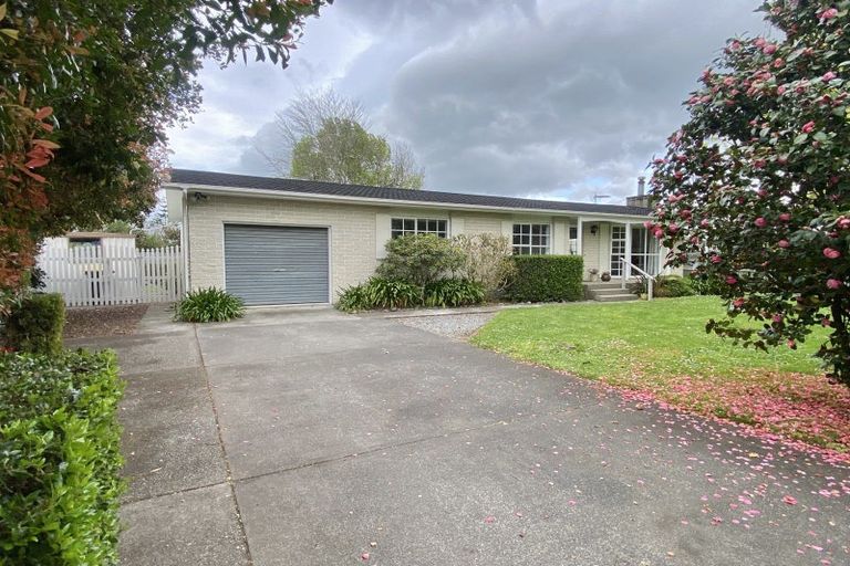 Photo of property in 14 Papawai Road, Greytown, 5712