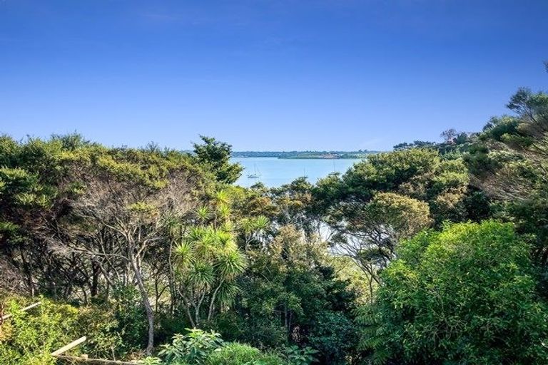 Photo of property in 9 Poaka Place, Beach Haven, Auckland, 0626
