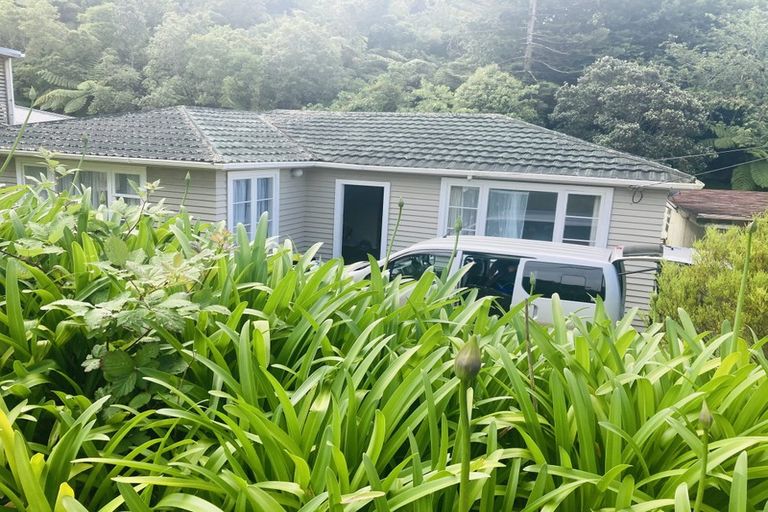 Photo of property in 36 Lyndhurst Road, Tawa, Wellington, 5028