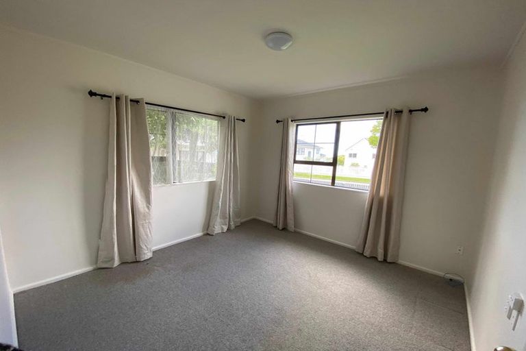 Photo of property in 20 Arahanga Grove, Maupuia, Wellington, 6022