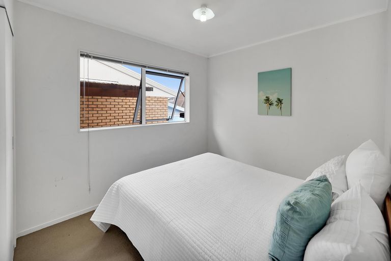 Photo of property in 129 Botany Road, Botany Downs, Auckland, 2010