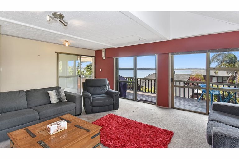 Photo of property in 13a Lawson Way, Weymouth, Auckland, 2103